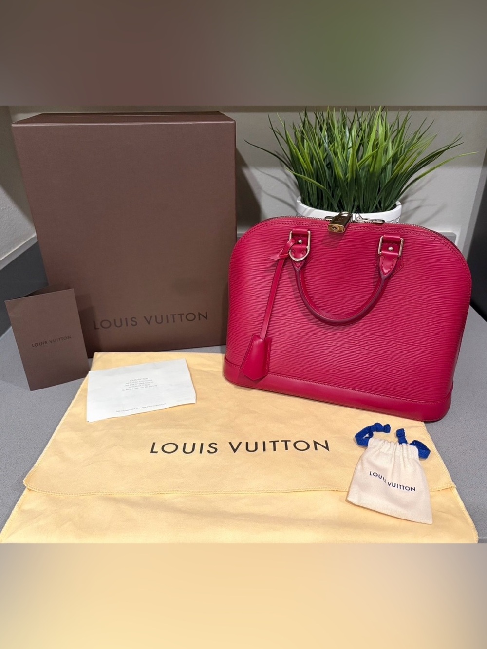 Louis Vuitton Alma PM Epi Fuchsia Satchel Top Handle Bag - Excellent condition